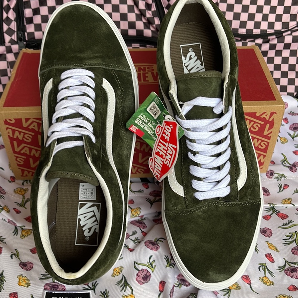 Vans Men’s Old Skool
Pig Suede Grape Leaf
VN0A4BW250K
Sneakers - Picture 13 of 16